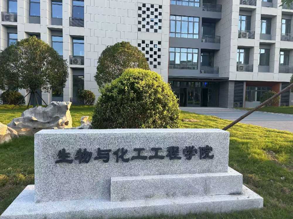 右江区扬州职业大学体育场高杆灯项目